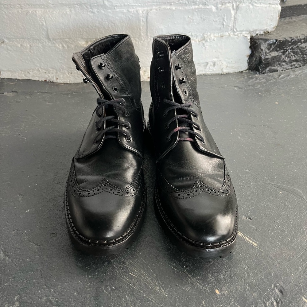 Johnston & Murphy Jennings Boot, black wingtip, shearling lined, lug sole 8M